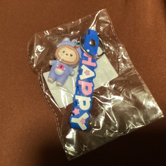 Fashionable Durable Plastic Keychain New - Picture 3 of 10